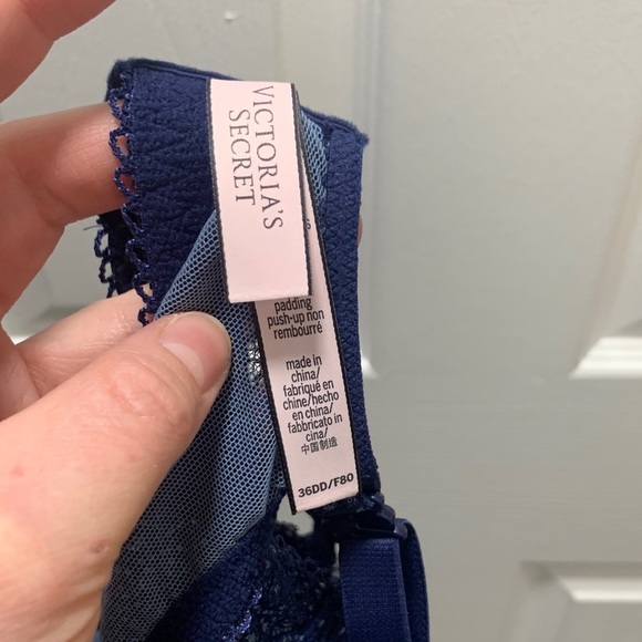 Victoria's Secret Midnight Lace Bra - Picture 4 of 4